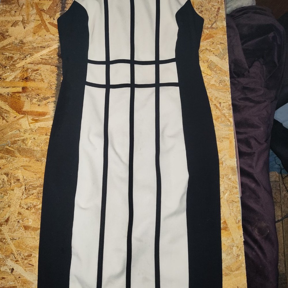 Dresses - Picture 14 of 15